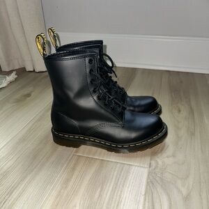 Dr. Martens 1460 smooth leather boots like new